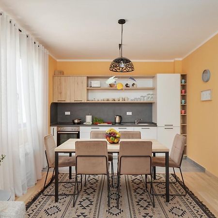Premium-Designed Apartments Тиват Екстериор снимка