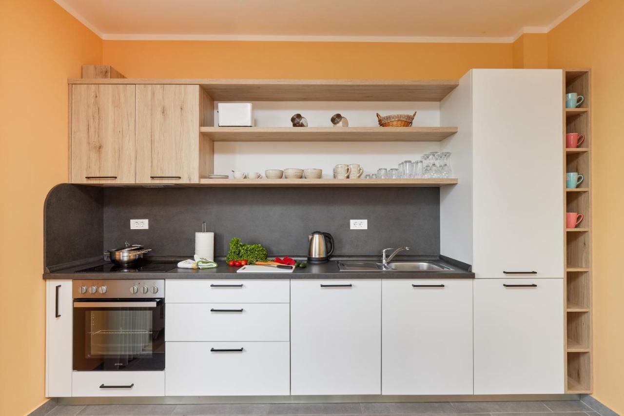Premium-Designed Apartments Тиват Екстериор снимка