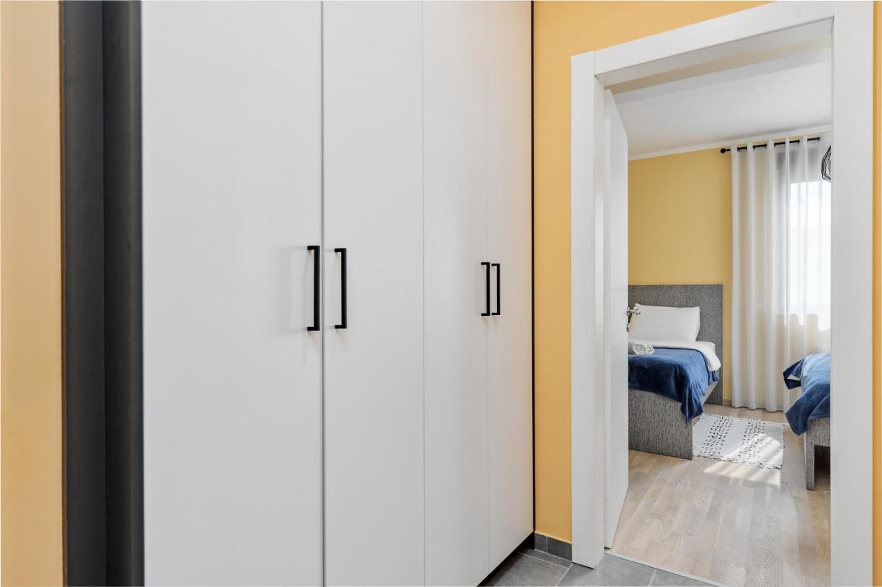 Premium-Designed Apartments Тиват Екстериор снимка