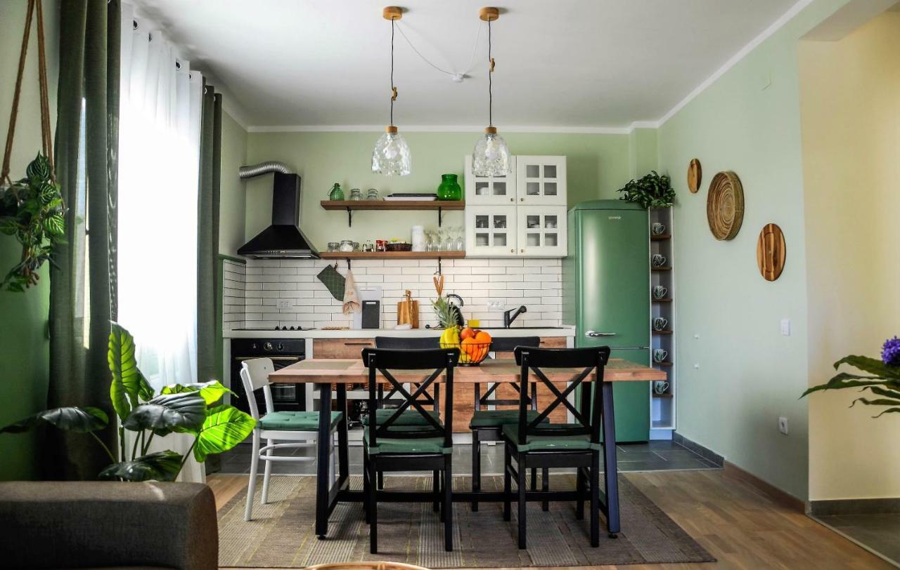Premium-Designed Apartments Тиват Екстериор снимка