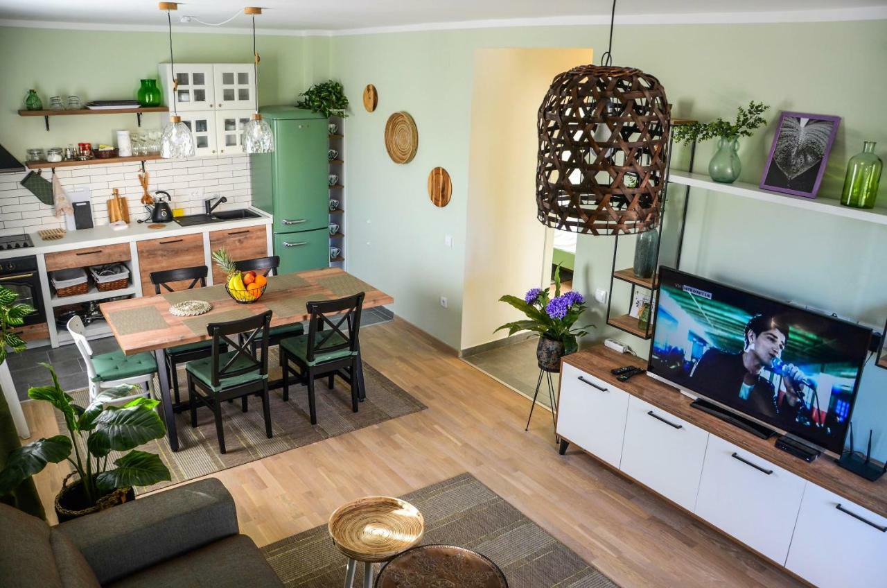 Premium-Designed Apartments Тиват Екстериор снимка
